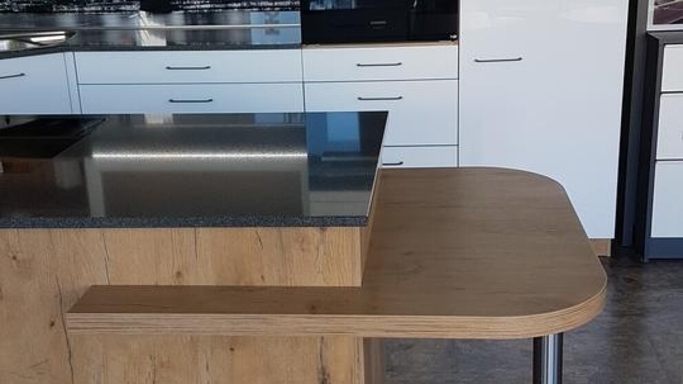 Detail - Ansicht Hochschränke sowie Ansatztisch